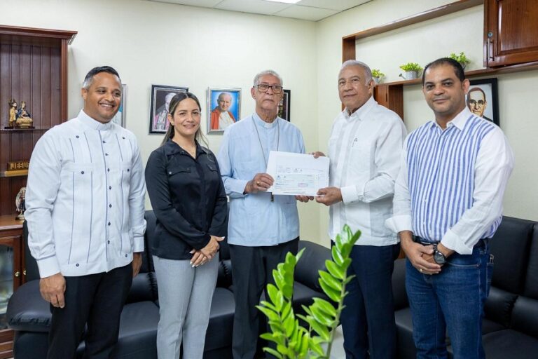 Gobierno entrega RD$27 millones para casa de acogida de sacerdotes en la Diócesis de Mao-Montecristi