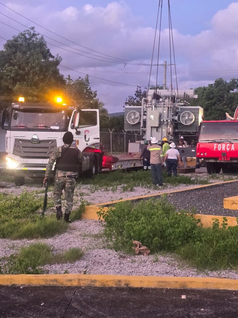 Edeeste traslada transformador de potencia hacia Miches