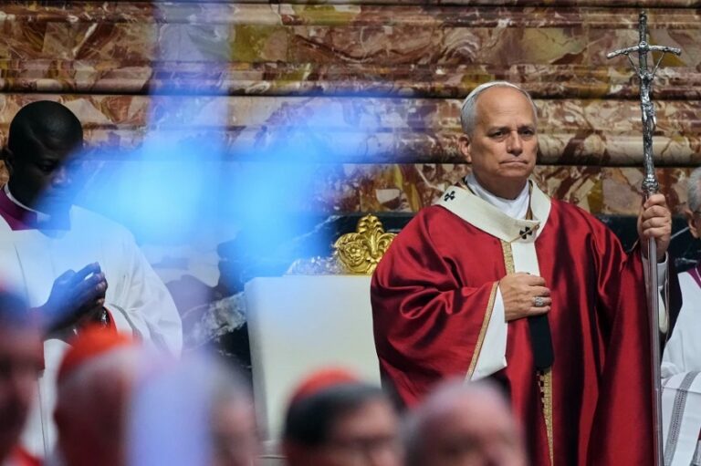 León XIV pide “profunda reflexión” sobre trato a migrantes detenidos en EEUU