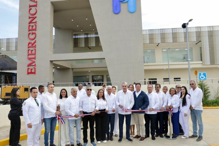 Abinader entrega moderno Hospital Regional Universitario Dr. Ángel María Gatón en SFM