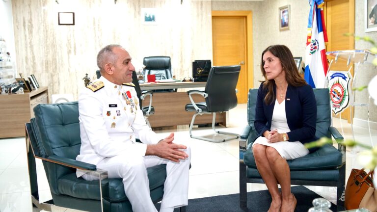 Embajadora de EEUU Leah Campos se reúne con el presidente de la DNCD Cabrera Ulloa