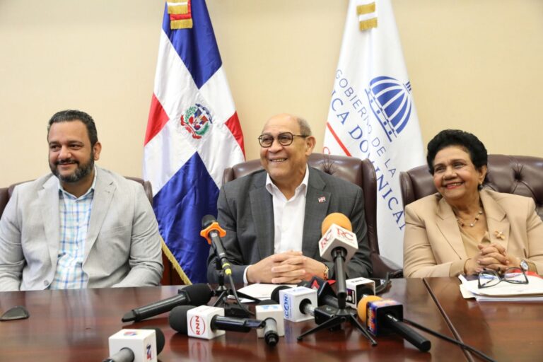 MESCyT invita a la juventud a convocatoria de Becas Nacionales 2026 en áreas STEM y STEAM