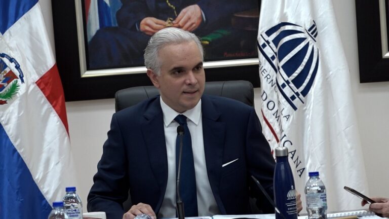Ministro De Camps condena agresión contra conductor del TRAE en Santo Domingo Oeste