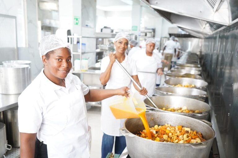 INABIE revela que más del 30% de los contratos pertenecen a Mipymes lideradas por mujeres