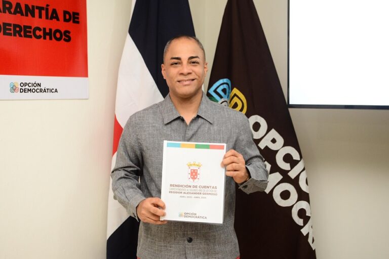Regidor de OD rinde cuentas y reafirma compromiso con Santiago