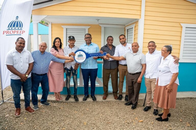 Propeep construye viviendas a dos familias en Piña Vieja y Comedero Arriba de Cotuí