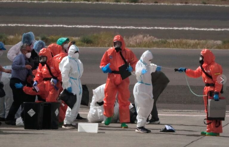 Pasajeros del crucero afectado por brote de hantavirus vuelan a sus países de origen para monitoreo