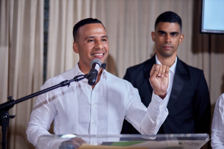 Hernani Aquino alerta por silencio de la JCE ante campañas prematuras