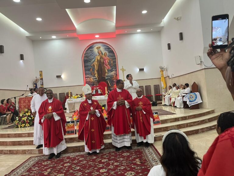Monseñor Ruiz llama a la Renovación Carismática a ser luz en Pentecostés