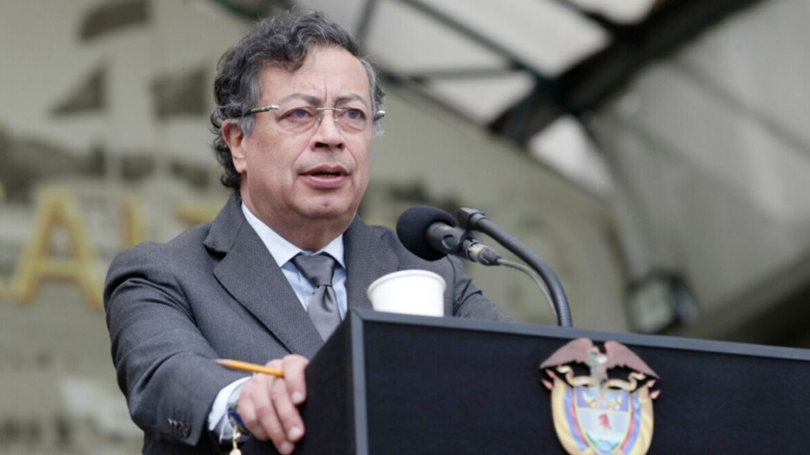 Petro decreta duelo en Colombia