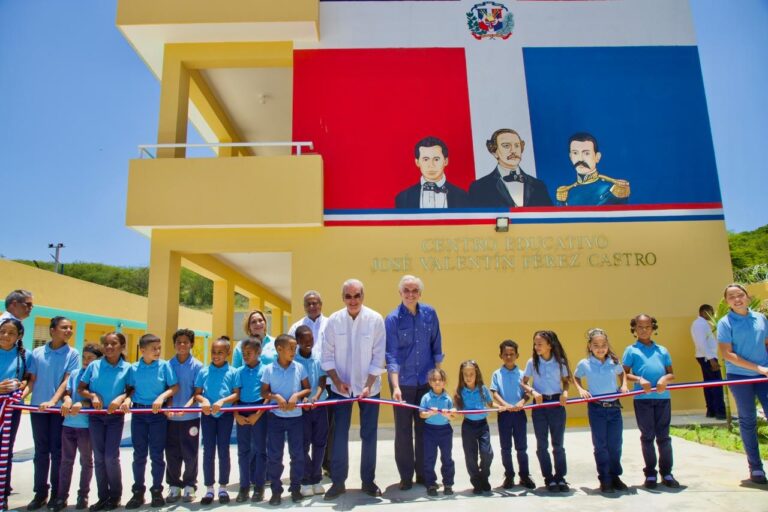 Abinader inaugura la Escuela Básica José Valentín Pérez Castro en La Noriega