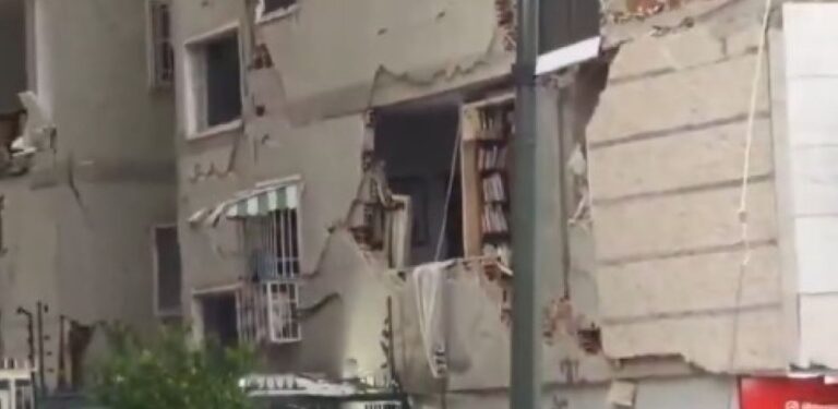 Vecinos remueven los escombros de Venezuela en busca de sus seres queridos tras dos terremotos mortales.